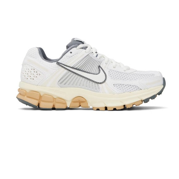 Nike Men's White and Tan Athletic Shoes - Picture 1 of 4